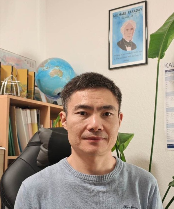 Yujin Tong